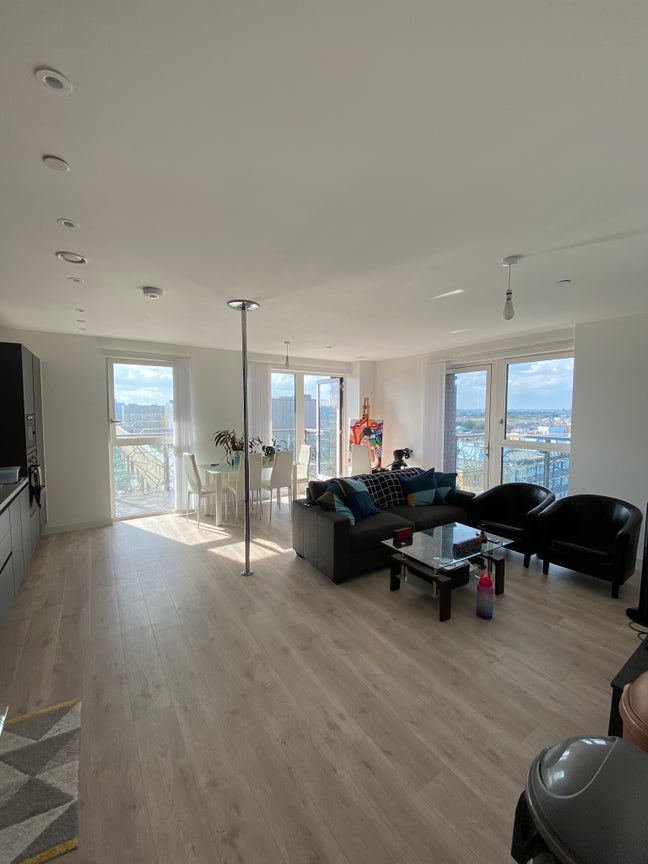 2 Rooms Available in Bright Modern Flat Main Photo
