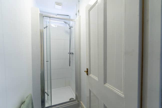 A Spacious Double Room Available  Main Photo