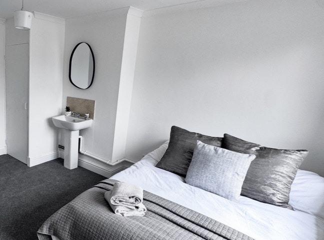 ✨Stunning Bedroom in Gorgeous Professional Share✨ Main Photo