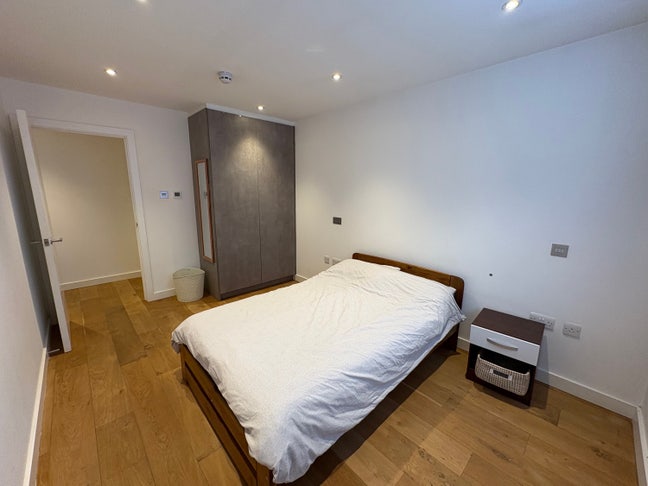 Private double Bed In Flat Main Photo