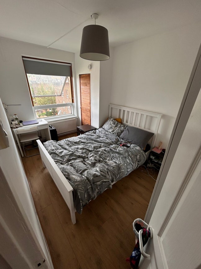 1 Bedroom in a two bedroom flat in E&C Main Photo