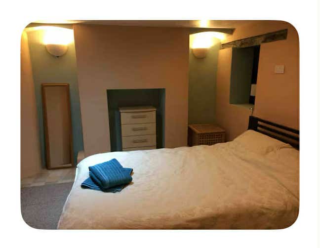 Basement room in a family home Main Photo