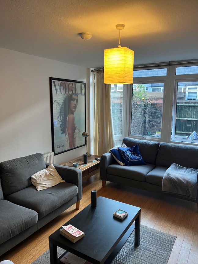 Double room in social sharehouse in Clapham Main Photo