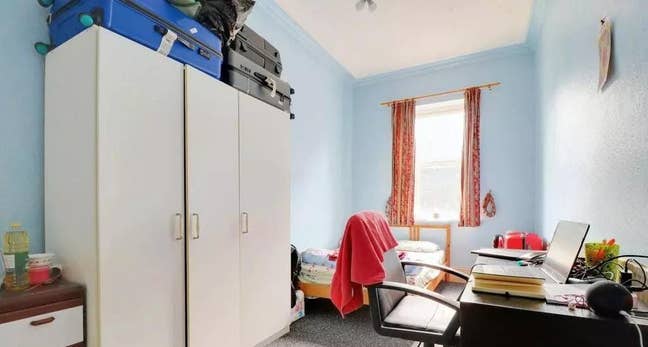 Double room in shared house Main Photo