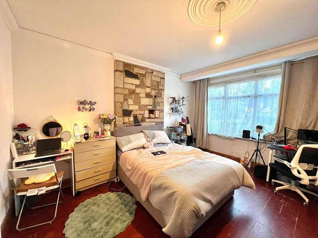Very spacious double room Main Photo