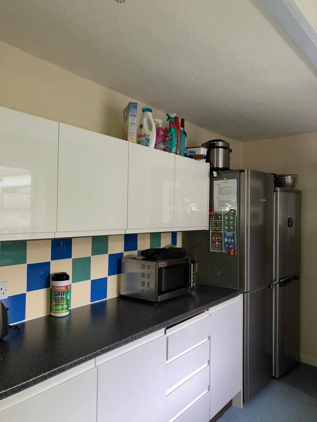 Large furnished double room with king size bed  Main Photo