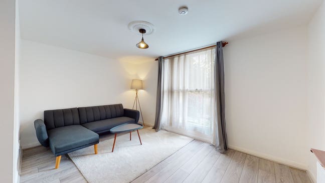 2 BED FLAT- Lanark Road Main Photo