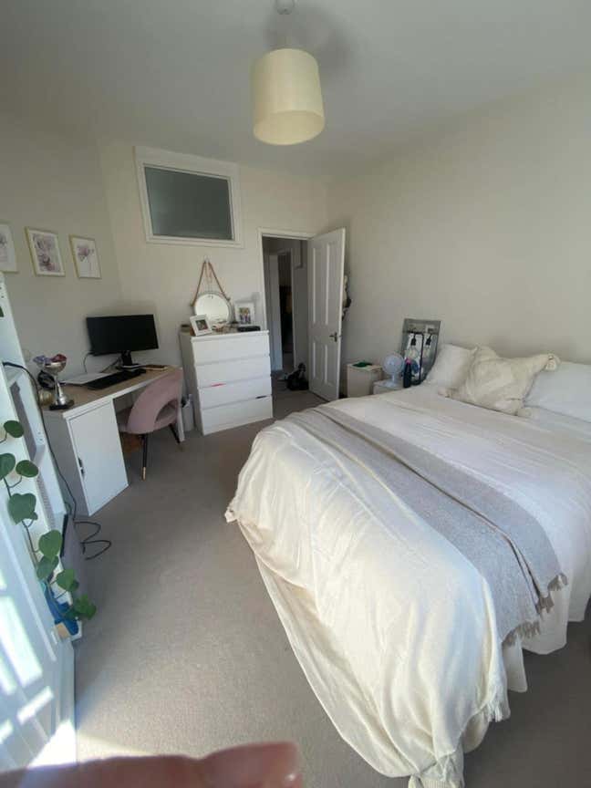 Large Double room in great flat Main Photo