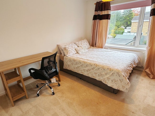 Spacious Double easy to Hospital and Train Station Main Photo
