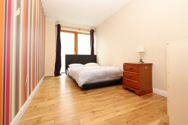 3 Min Walk from Dlr - Double Room (Single) E14 Main Photo