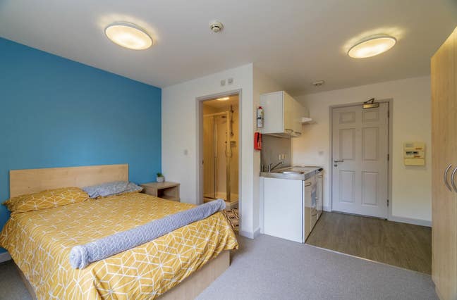 Studio Available to Let Main Photo