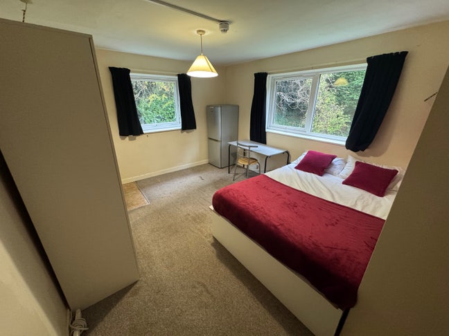 Spacious Double Room, Sheffield Main Photo