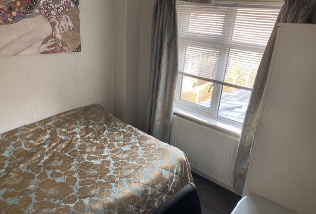 Singe Room in Arnold Town Centre  Main Photo