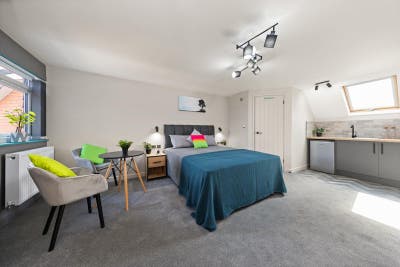 ** New Modern Studio En Suites - No Bills to Pay! Main Photo