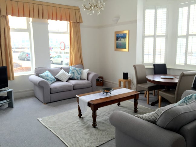 Stunning Seafront Double Aspect view Apartment  Main Photo