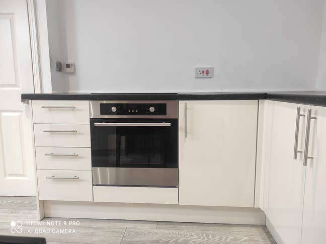 1 Studio Flat with kitchen and Separate washroom Main Photo