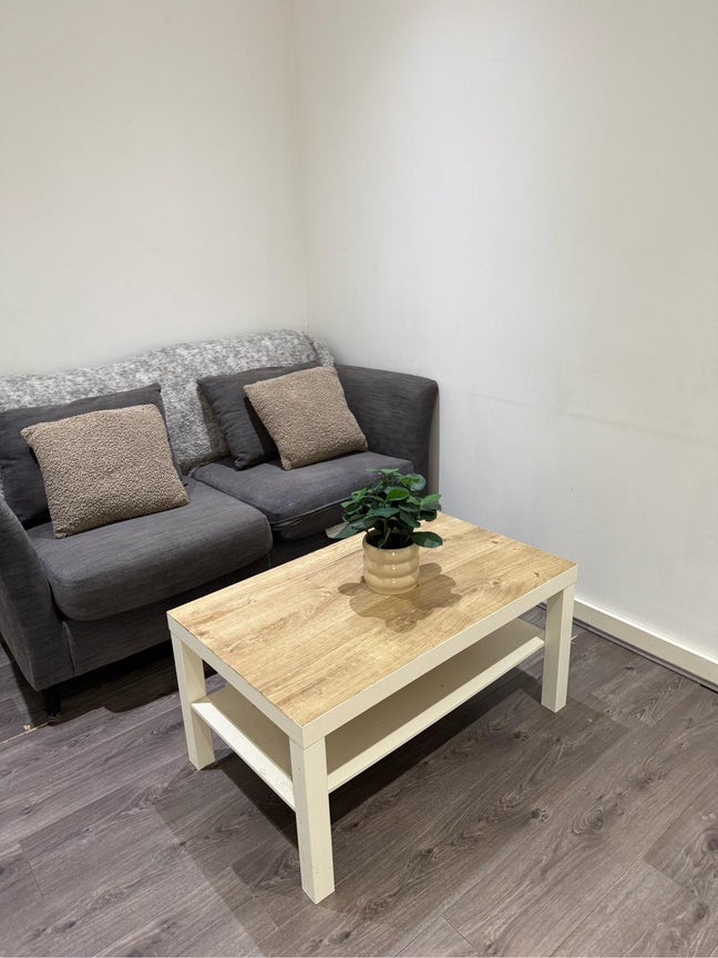 1 double room available in 2bedroom apartment  Main Photo