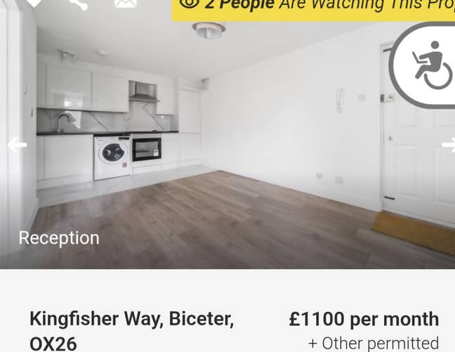 A fully refurbished 1 bedroom flat with parking sp Main Photo