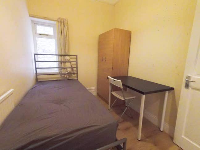 Nice Single R in houseshare, 5 min Ealing Comm. Main Photo