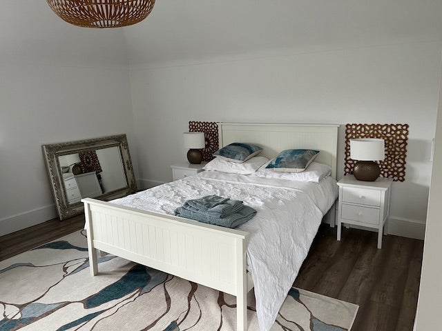 Light and spacious attic room with en suite Main Photo