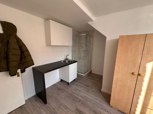 Studio to rent in Harrow HA2  Main Photo