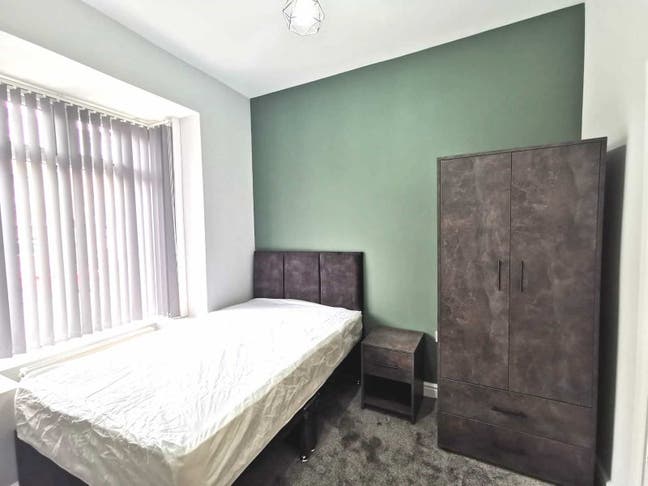 ** Lovely Modern En Suites - All Bills Included! Main Photo
