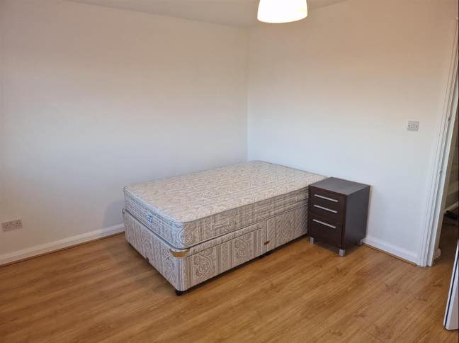 Claymore - Double Room for Rent Main Photo