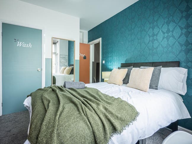 ** NEW Modern Luxury En Suite -All Bills Included! Main Photo