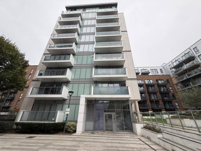 Beautiful Rooms Available in a Modern 3-Bedroom  Main Photo