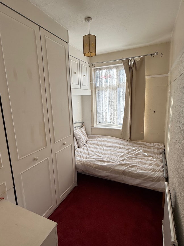 Rooms to rent in 3 bed terraced house  Main Photo