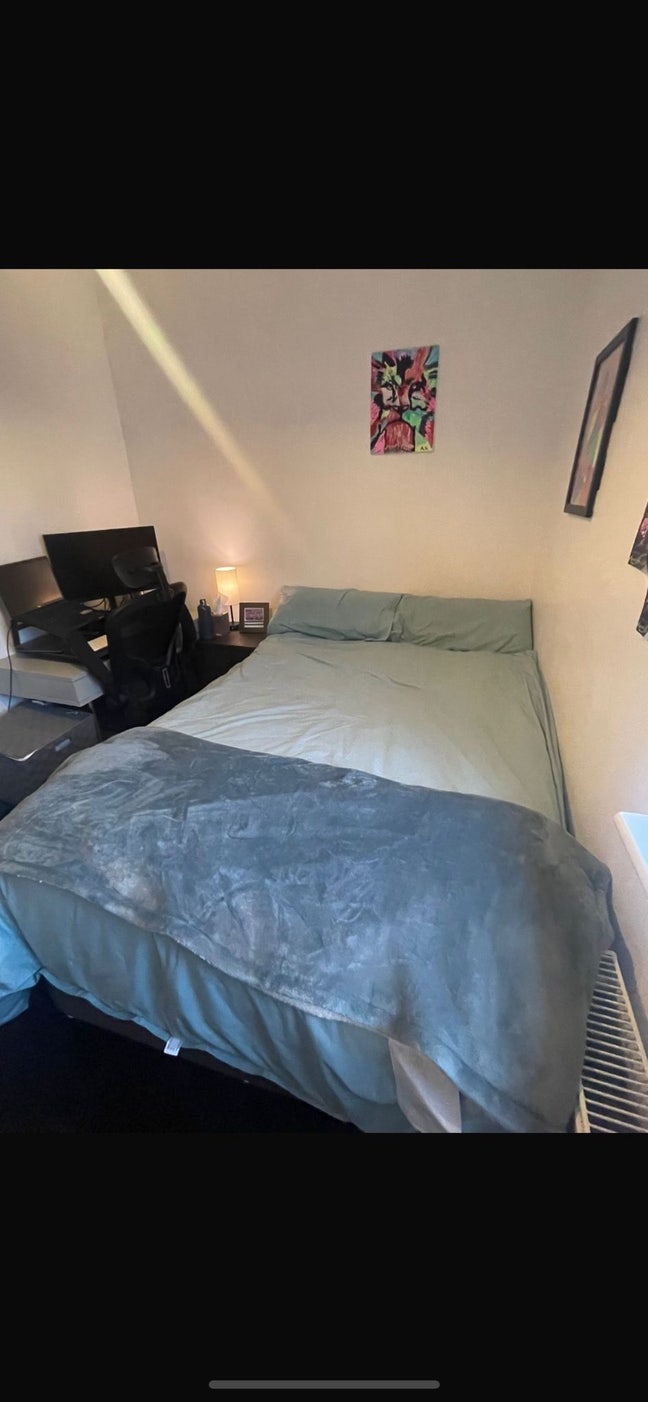1 double room  £720  pm bills included  Main Photo