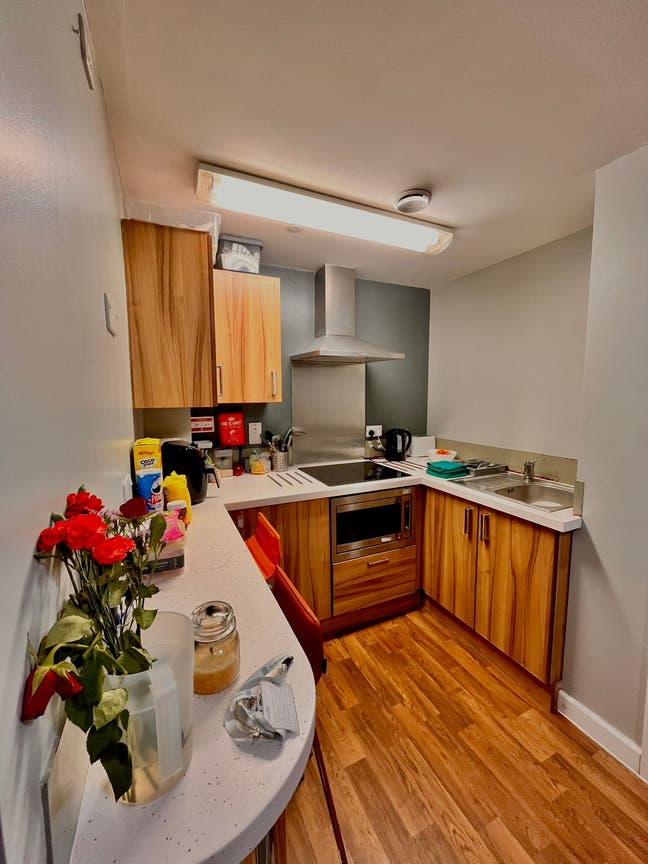 2 Bed Sharedbathroom Main Photo