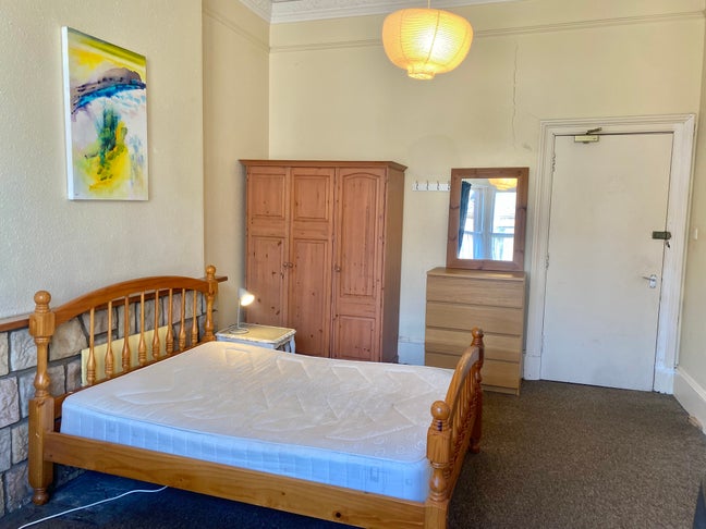Double room in West End near Byres Road Main Photo