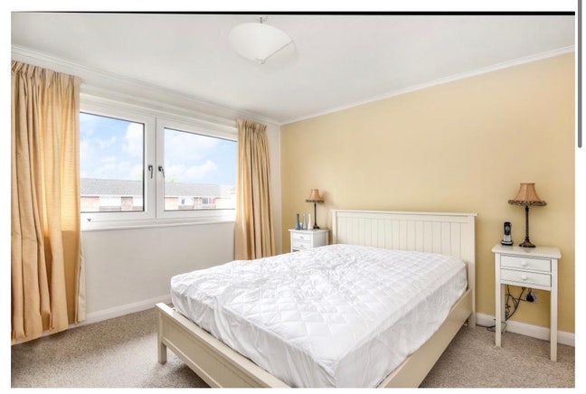 Double room available to sublet for single Main Photo