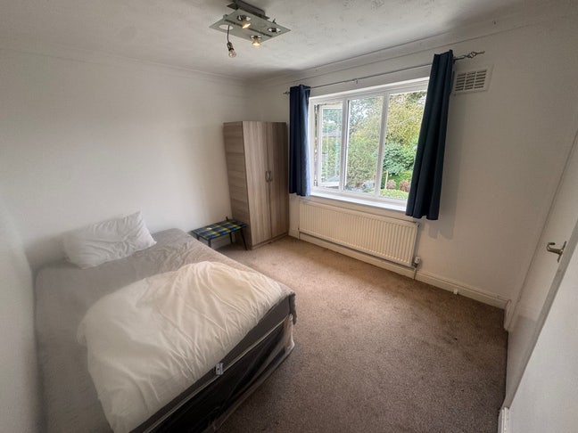 Room in a Shared House, Latimer Close, HA5 Main Photo
