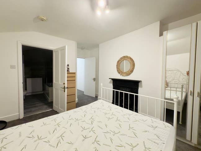 En-suite, Garden House, Fulham Broadway Main Photo