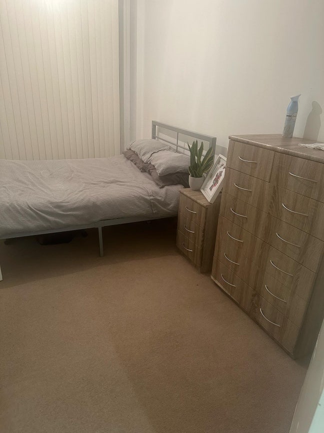 Double en-suite Manchester CC Main Photo