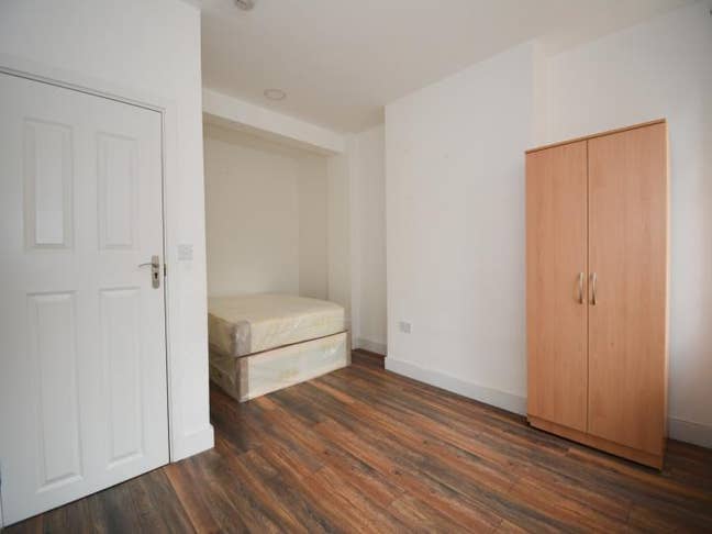 Double room to rent in Ealing Broadway  Main Photo