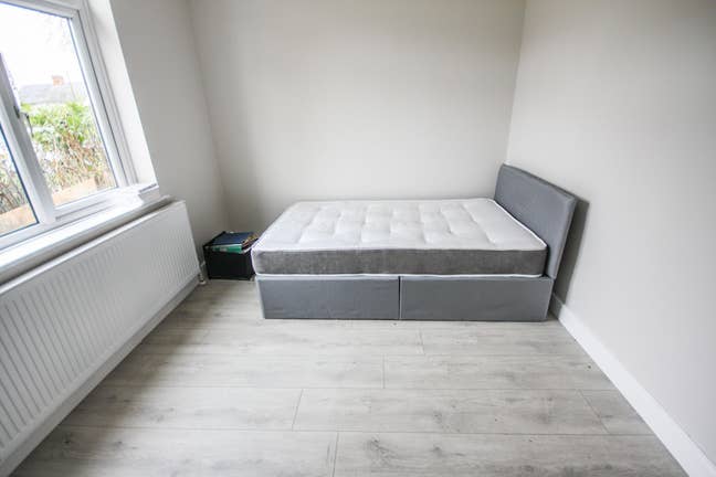 Double bedroom in a Professional Houseshare Main Photo
