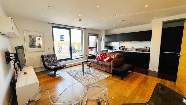 Stylish 2-Bed Apartment in the Heart of Camden Main Photo