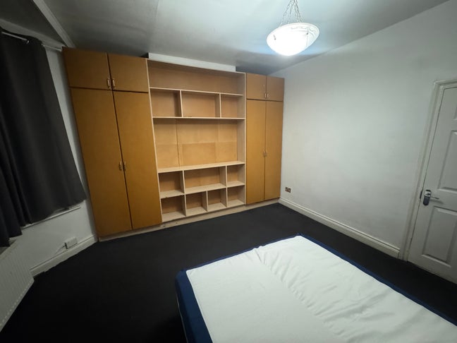 King size bedroom  Main Photo