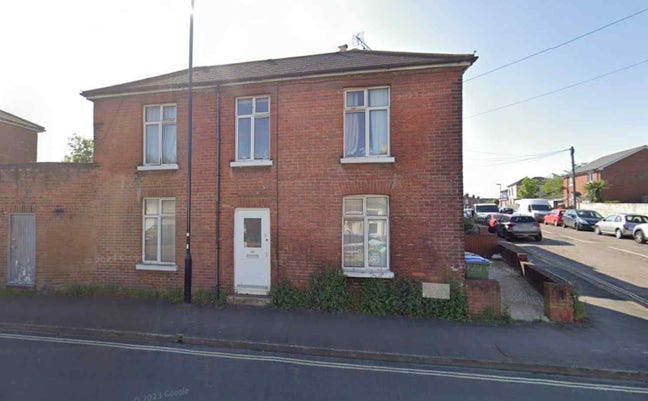 Cheap Room Available in Shirley Main Photo