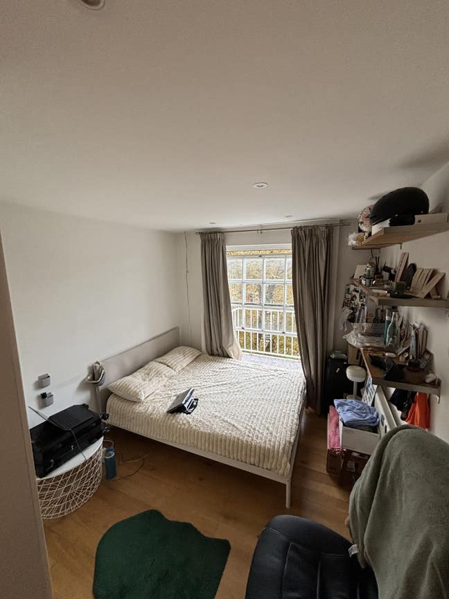 Looking for a respectful flatmate and cool  Main Photo