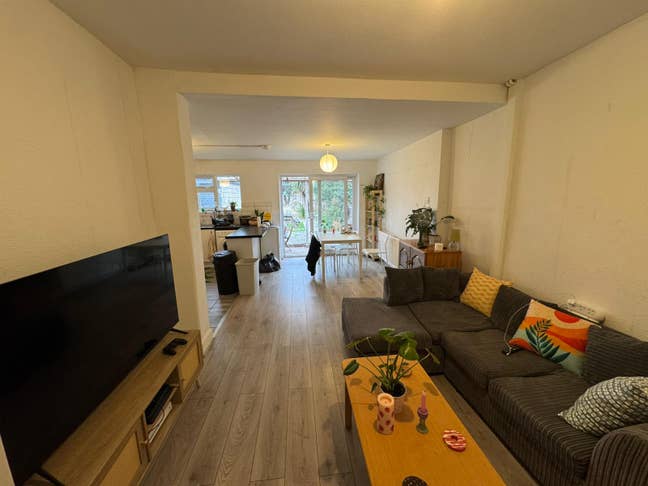 Spacious 3-Bedroom House with Large Garden Main Photo