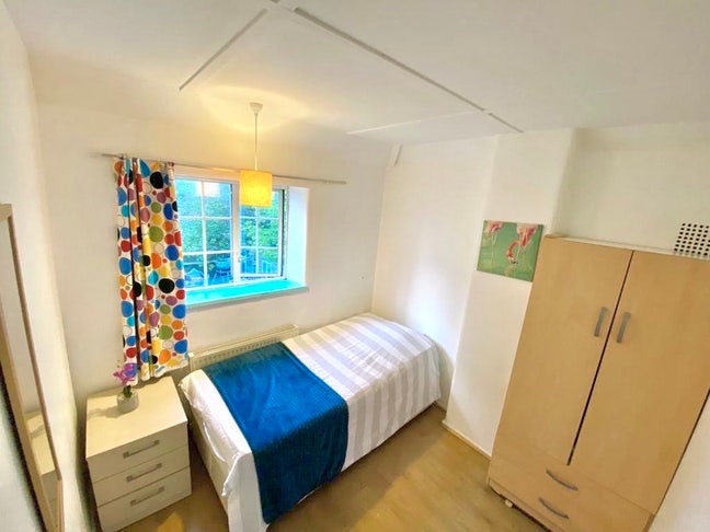 Single Room near East Acton Tube station Main Photo