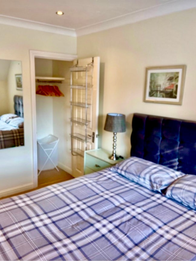 Room for Rent Fleet Ideal Location Main Photo