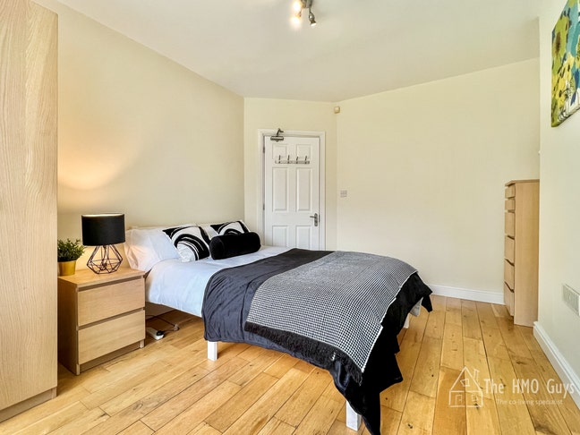 Beautiful Home From Home - Salford  Main Photo