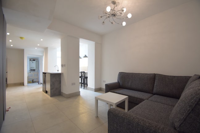 Looking for housemates 2026-27! Modern house :) Main Photo