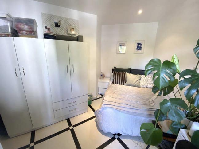 Room with Private Balcony in Modern Flat Main Photo
