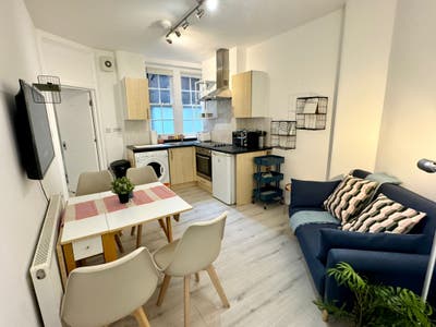 **Rent Inc All Bills 2 Double Bedrooms in WC1H** Main Photo